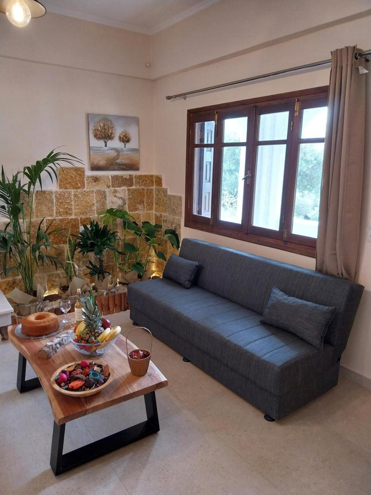 Pefkos House 2 *